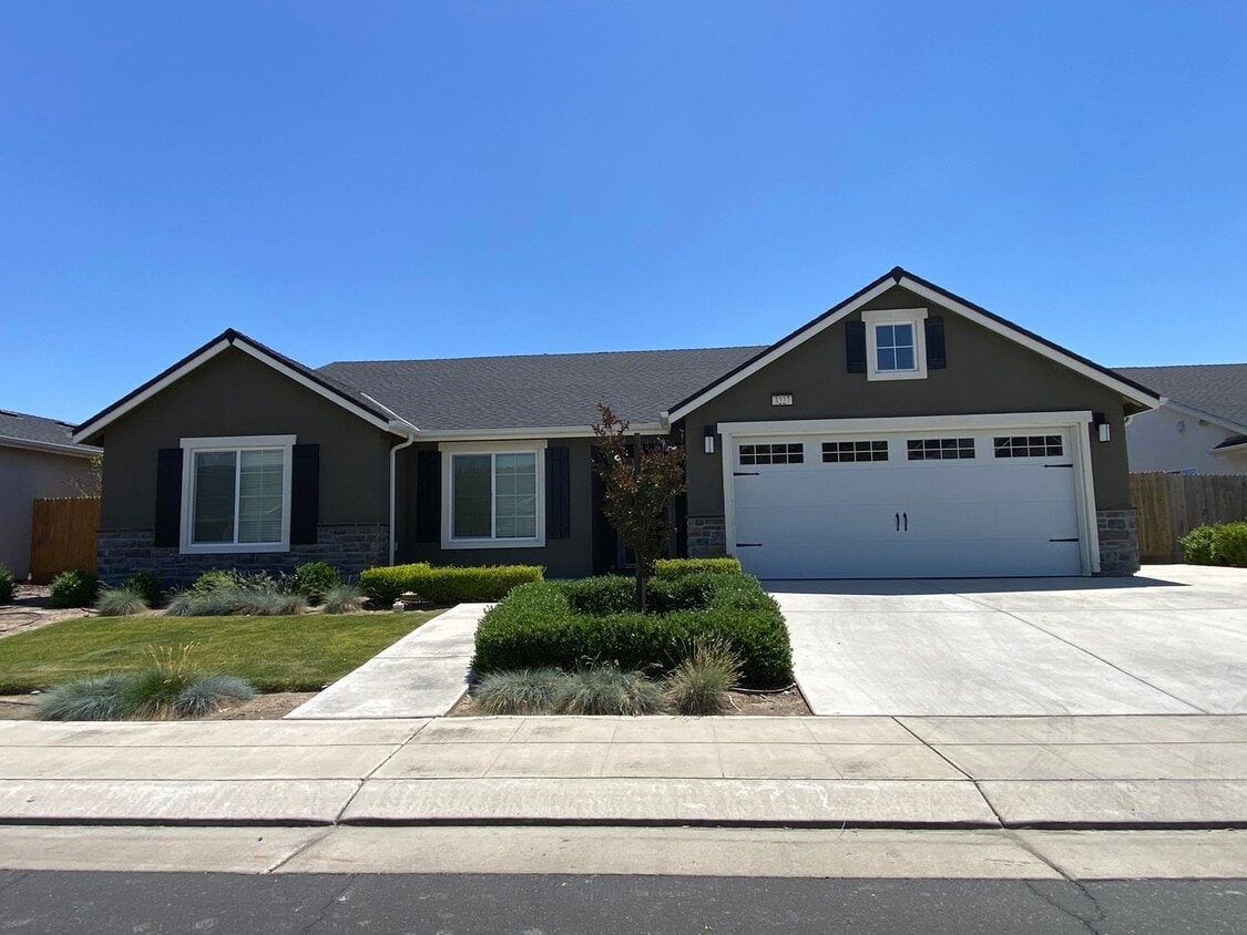 Primary Photo - Immaculate like New Home in the gated Wind...