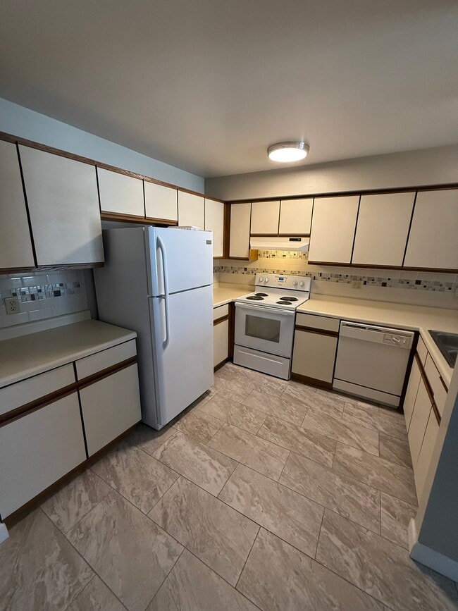 Kitchen - Hemlock Street Apartments