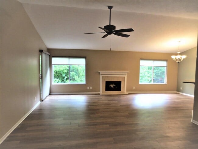 Building Photo - 2112 Clareglen Dr