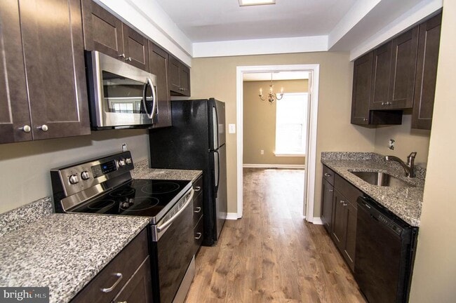 Building Photo - 5404 Helm Ct