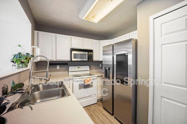 Photo - 3652 Pacific Dr Townhome