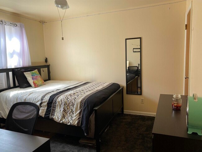 Foto del edificio - 229 Berkshire Blvd