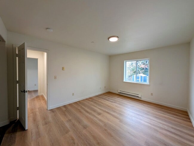 Building Photo - 533 Methow St