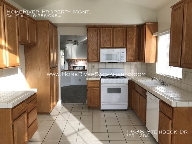 Building Photo - Nice home near Woodcreek Golf Course!