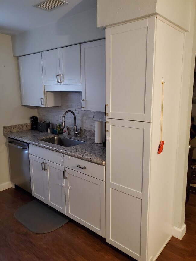 Kitchen - 626 Heatherton Vlg