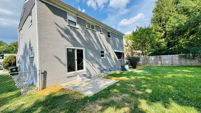 Foto del edificio - 1886 Kingsway Ct
