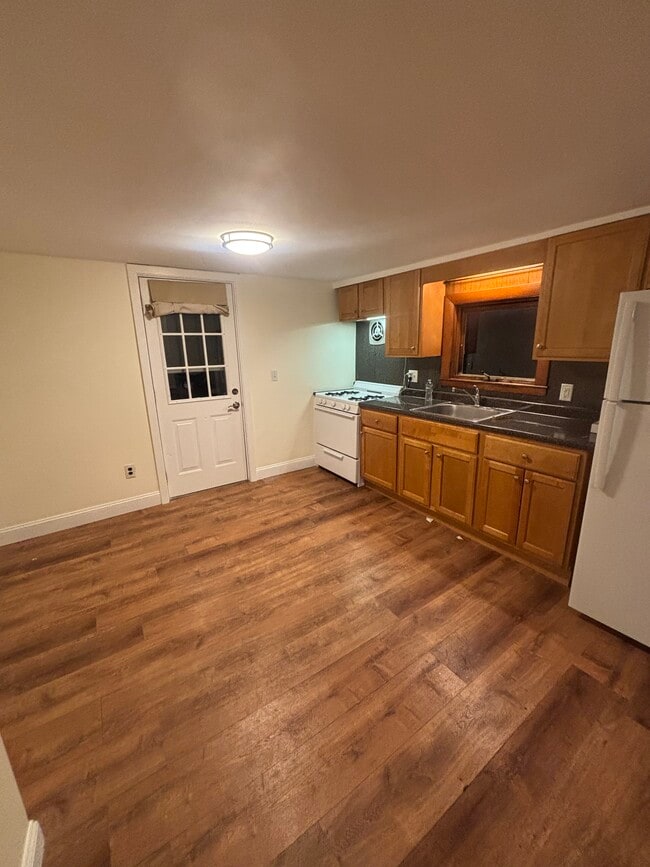 Building Photo - 43 Clinton St