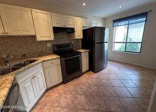 Building Photo - 7701 Baymeadows Cir W