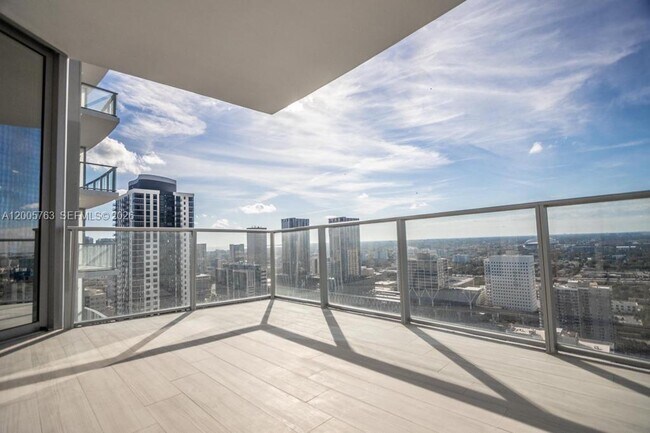 Foto del edificio - 851 NE 1st Ave