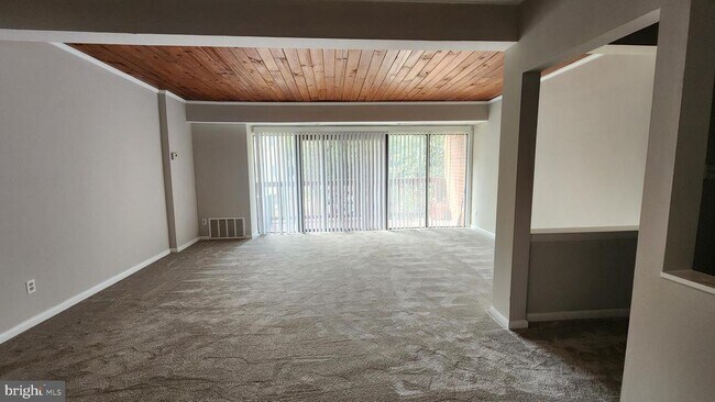 Foto del edificio - 53 Skyhill Rd