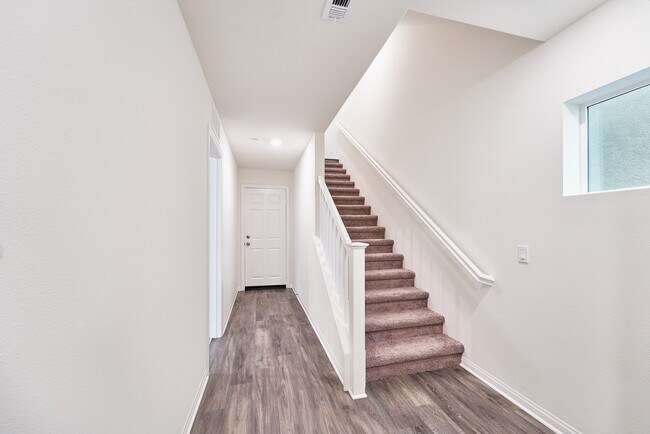 Building Photo - 729 Daniel Freeman Cir