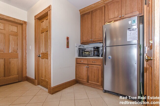 Building Photo - 16 S Russell St