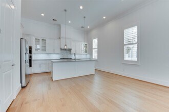Building Photo - 8736 Oak Kolbe Ln
