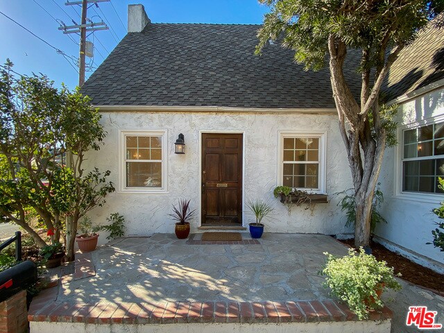 Building Photo - 2725 Tesla Ave