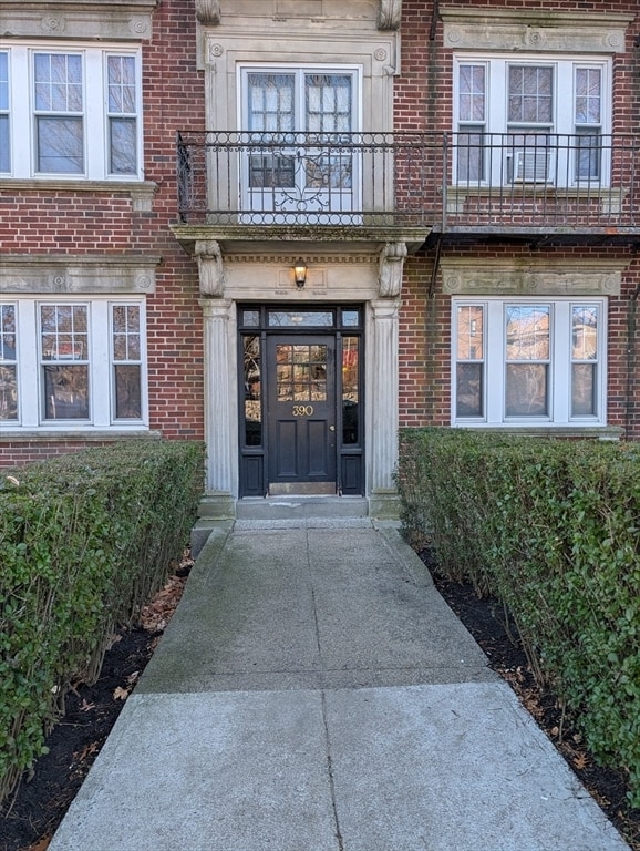 Building Photo - 390 Fellsway W