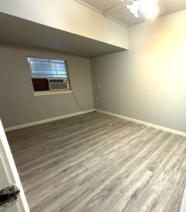 Foto del edificio - 11411 Graywood Dr