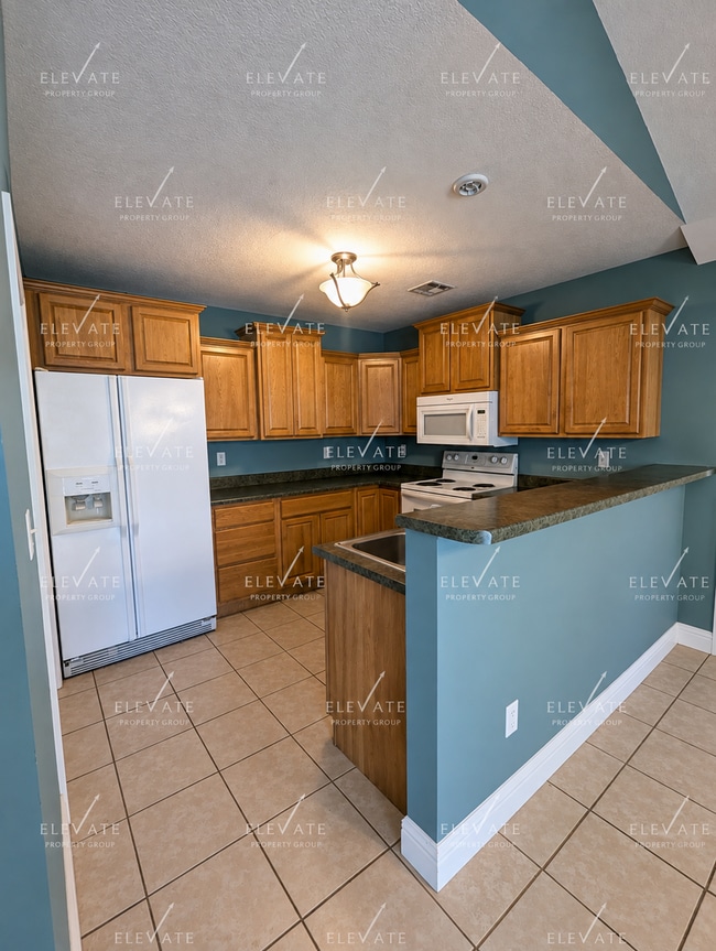 Building Photo - 327 S Roane St