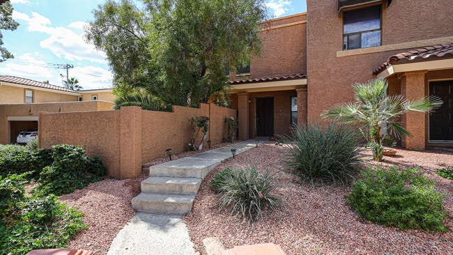 Building Photo - 10410 N 7th Pl