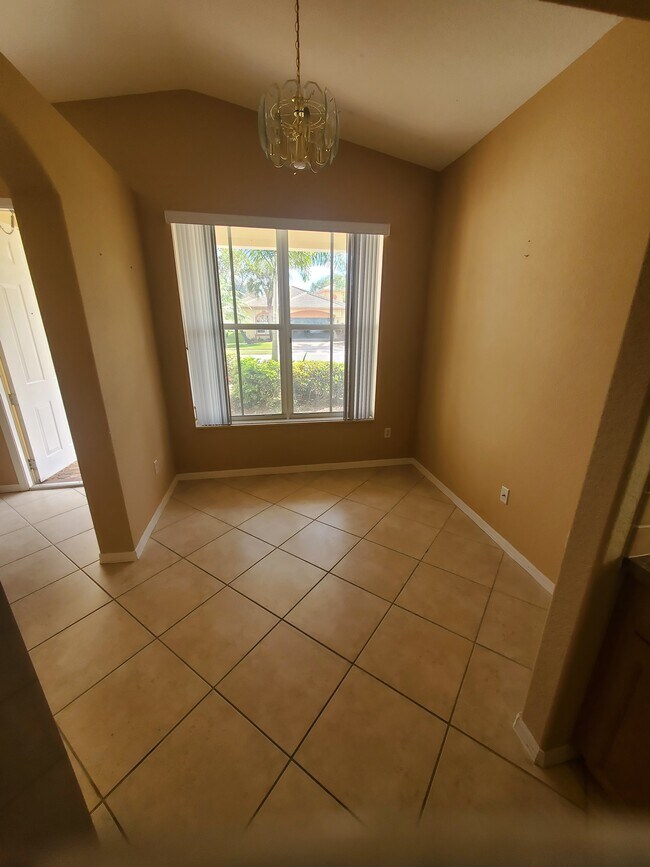 breakfast nook or dining - 8355 Siciliano St