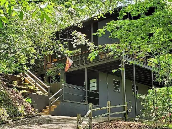 Primary Photo - 328 Possum Trot Trail