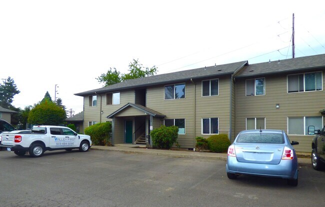 Building Photo - 3 bedroom 2 bath! East Lancaster