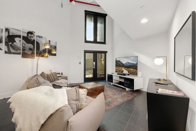 Foto del edificio - 329 N West Ave