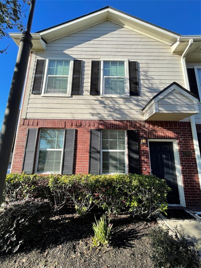 Foto del edificio - 1901 Kemah Village Dr