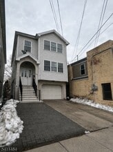 Building Photo - 1031 E Grand St