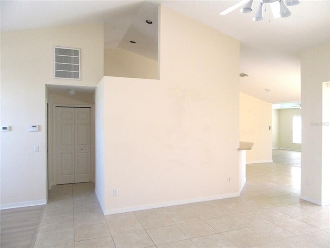 Foto del edificio - 8171 Rocliff Ave