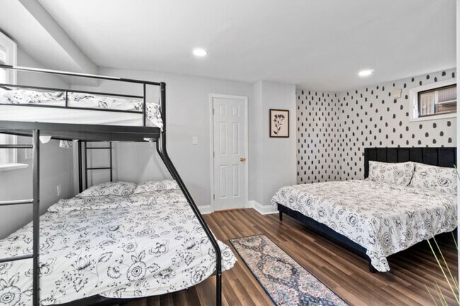 Foto del edificio - TheWhimsical Estate |  Sleeps 16+|20m to N...
