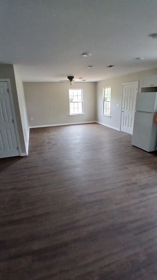 Foto del edificio - 4814 Adel Hwy