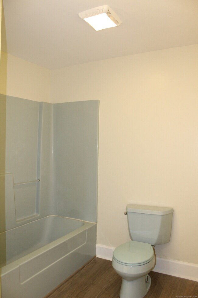 Building Photo - 27 Albert St