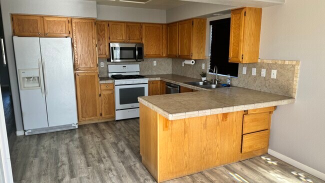 Building Photo - 3453 Tres Alamos Dr
