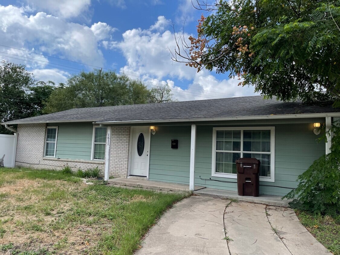 1611 E Johnston Ave, Kingsville, TX 78363 House Rental in Kingsville