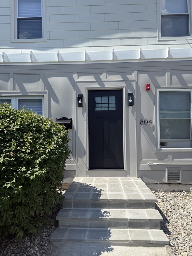 Building Photo - 0-17 Saddle River Rd