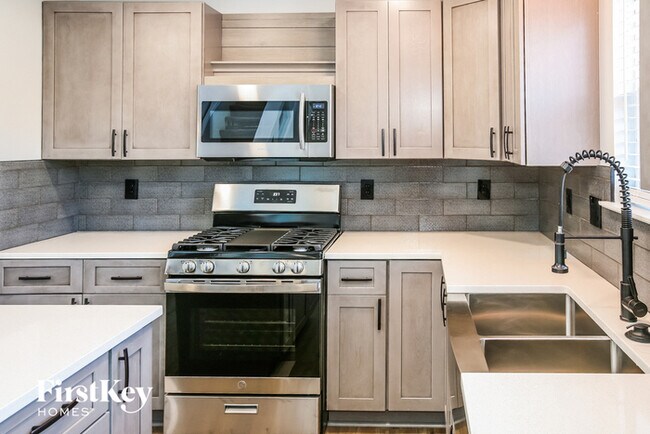 Building Photo - 9738 Lucille Ct