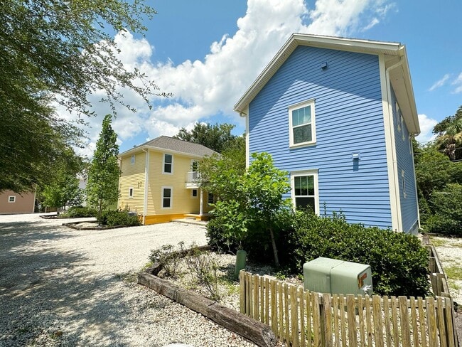 Photo - Freddie's Garden - Modern 3 Bedroom, 3 Bat... House