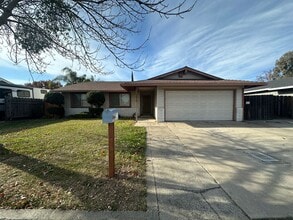 Building Photo - 1813 Lobero Ln