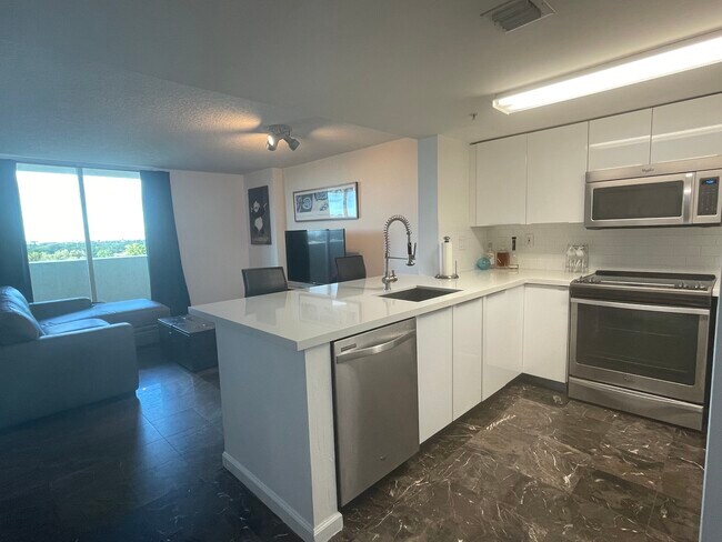 Foto del edificio - 3000 Coral Way