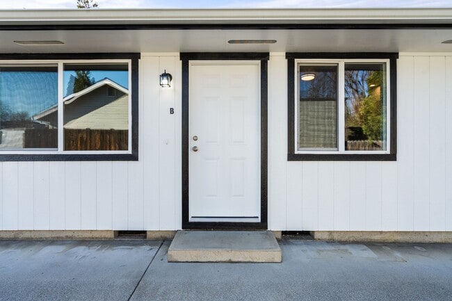 Foto del edificio - 1028 W 11th St