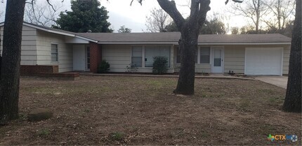 Building Photo - 401 San Jacinto Dr