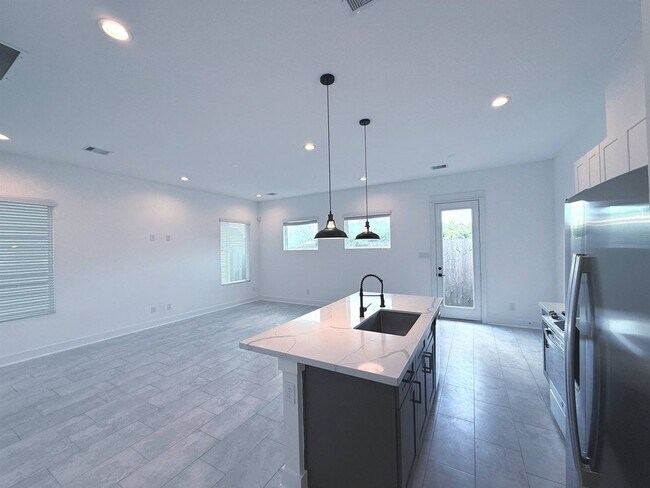 Foto del edificio - 1058 Mansfield St
