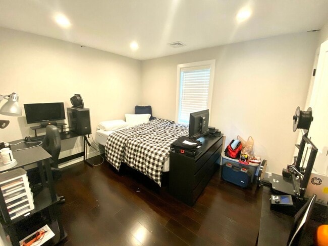 Building Photo - New Luxury House (Built 2021) at an Unbeat...