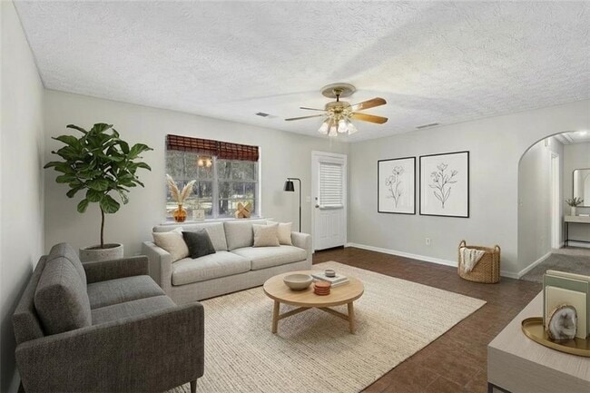 Building Photo - 120 Woodcrest Dr