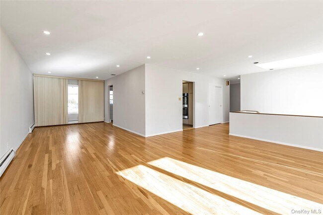 Foto del edificio - 681 Flanders Dr