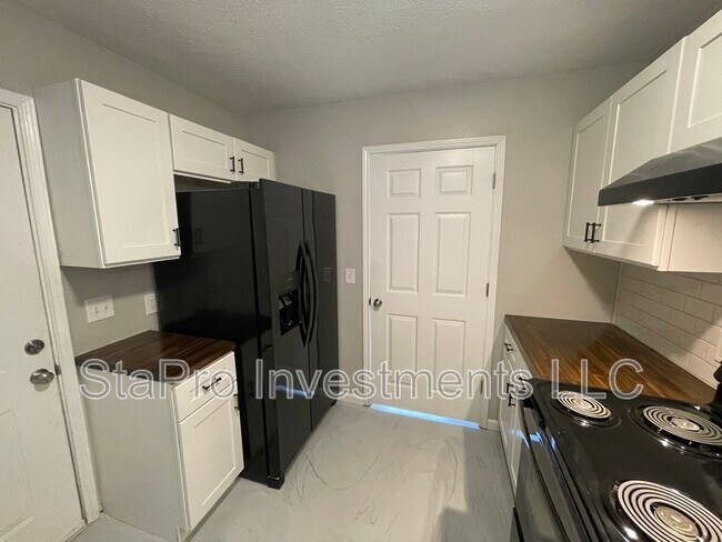 Foto del edificio - 106 Village Pl