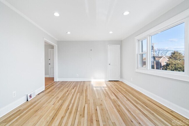 Building Photo - 187 Midland Pl