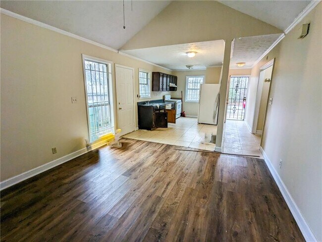 Building Photo - 688 Thomasville Dr SE