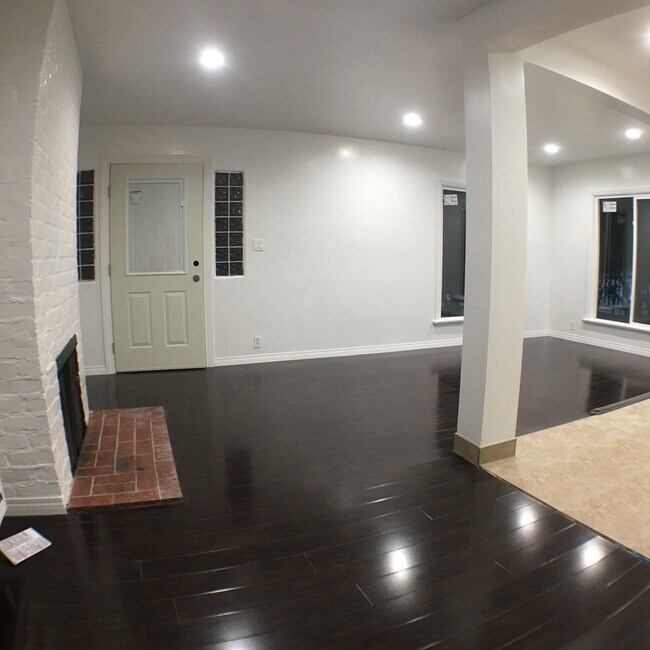 Foto del edificio - 3214 De Witt Dr