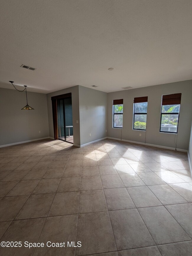 Building Photo - 725 Ventura Dr